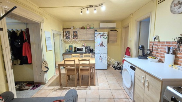 �RCS�KKEN�S!! M�sf�l szob�s h�zr�sz elad� B�k�scsab�n