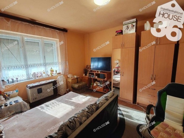 �RON ALUL ELAD�  K�TGENER�CI�S CSAL�DI H�Z KIV�L� LEHET�S�GEKKEL!