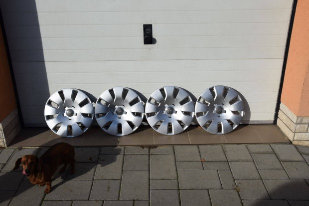 AUDI 16-os gyári dísztárcsa garnitúra eladó