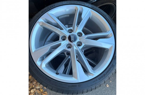 AUDI 19 gyári eredeti alufelni szett nyárigumikkal 225 35 19 újszerű