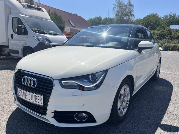 AUDI A1 1.4 TFSI Attraction S-tronic egyedi bel...