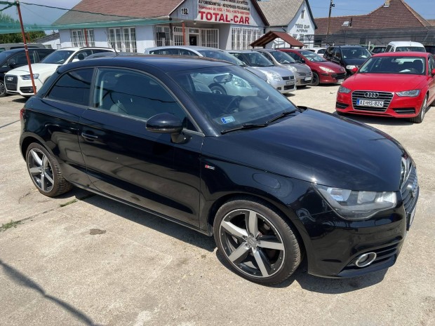 AUDI A1 1.6 TDI DPF Ambition Szervizknyves