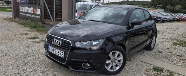 AUDI A1 1.6 TDI DPF Attraction 2 v vizsga.Navi...