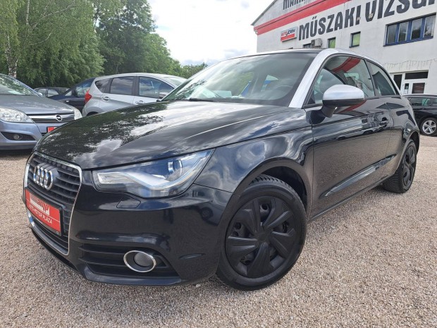 AUDI A1 1.6 TDI DPF Attraction lsfts! Friss...