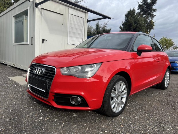 AUDI A1 1.6 TDI DPF Attraction lsfts -Tolat...