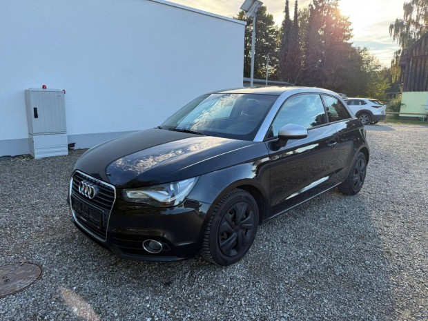 AUDI A1 1.6 TDI DPF Attraction lsfts! Xenon...