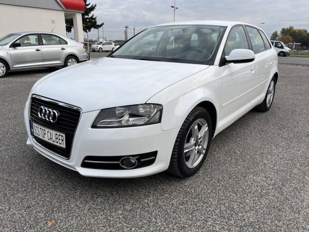 AUDI A3 1.2 TFSI Ambiente szervizk�nyv.2.tulaj....