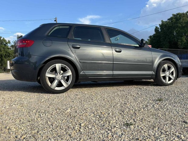 AUDI A3 1.4 TFSI Ambiente Teljes motorgenerál!...