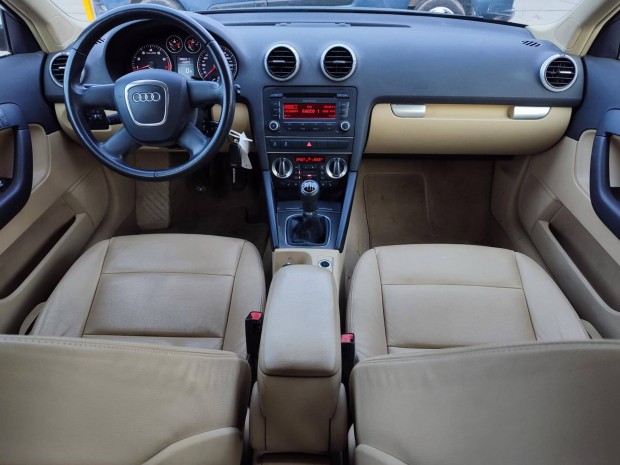 AUDI A3 1.4 TFSI Attraction Garant�lt KM-Szervi...