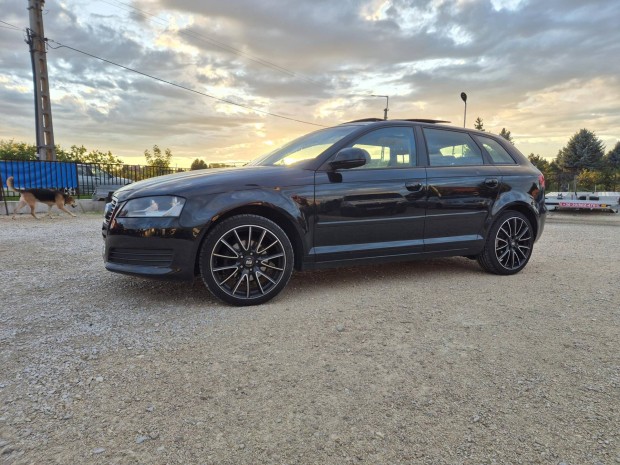 AUDI A3 1.4 TFSI Attraction Gyönyörű Állapot! E...