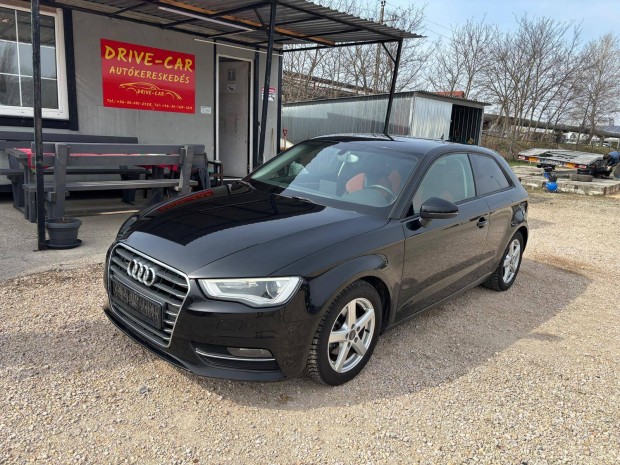 AUDI A3 1.4 TFSI Attraction Orange&Black Editio...