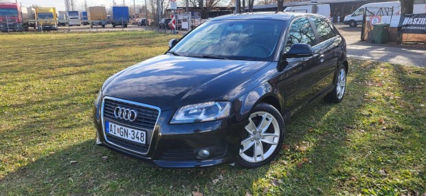 AUDI A3 1.4 TFSI Attraction S-tronic F1 Kormny...