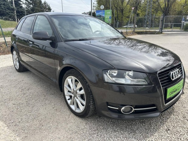AUDI A3 1.4 TFSI Attraction Sport ..-Szervizkönyv