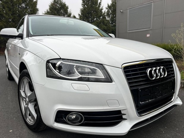 AUDI A3 1.4 TFSI Attraction / S LINE / Panor�ma...