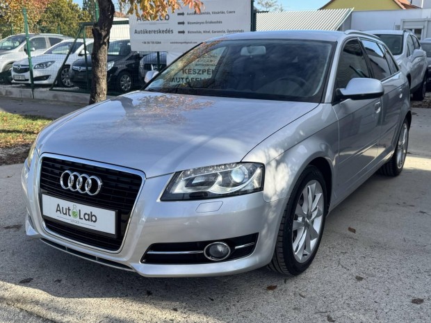 AUDI A3 1.4 TFSI Attraction / j Vezrmlnc +...