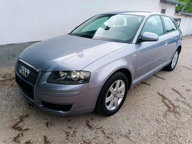 AUDI A3 1.6 Attraction 223e km! Szervizkönyv! G...