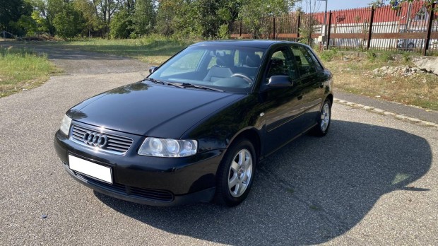 AUDI A3 1.6 Attraction Komfort