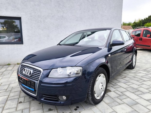 AUDI A3 1.6 Attraction Sportback kivitel! Ha j...