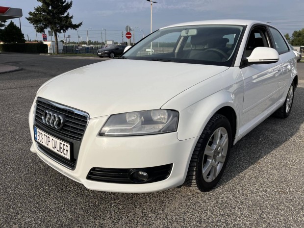 AUDI A3 1.6 Attraction igazolt 185 e km. klma....