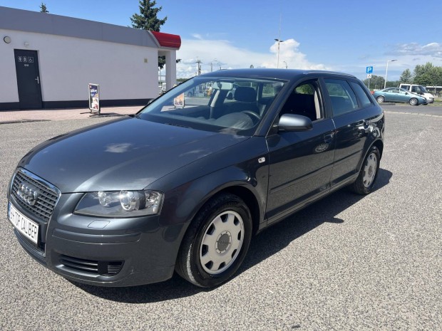 AUDI A3 1.6 FSI Ambition kevés igazolt km.friss...