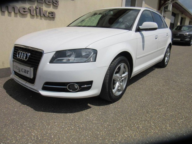 AUDI A3 1.6 TDI Ambiente DPF Tempomat. Start-St...