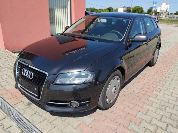 AUDI A3 1.6 TDI Ambition DPF