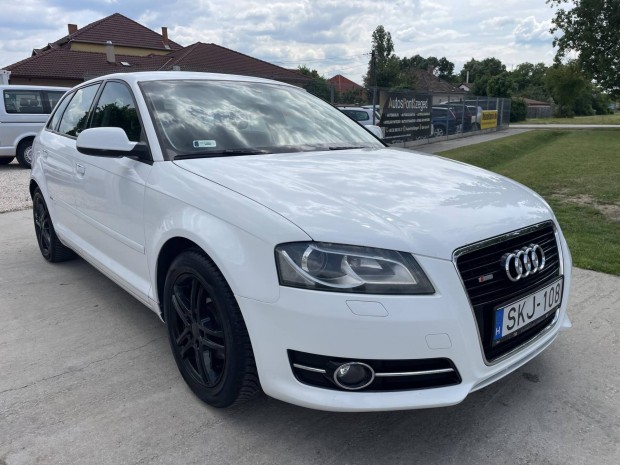 AUDI A3 1.6 TDI Attraction DPF // Tempomat // X...