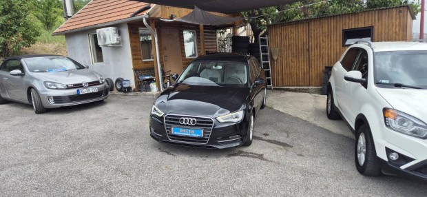 AUDI A3 1.6 TDI Attraction Panorámatető. világo...