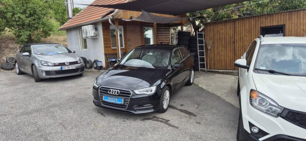 AUDI A3 1.6 TDI Attraction Panormatet. vilgo...