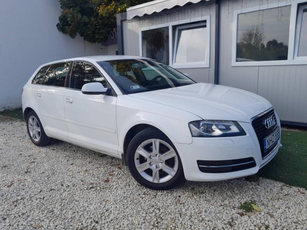 AUDI A3 1.6 TDI e Attraction DPF vonhorog. 201...