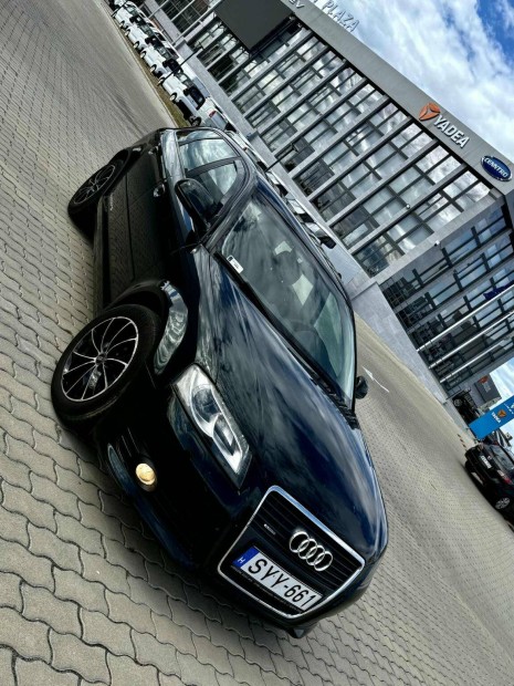 AUDI A3 1.8 TFSI Attraction quattro Facelift! L...