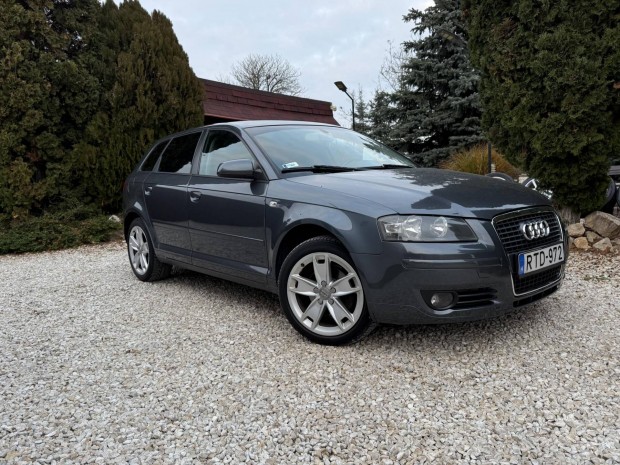 AUDI A3 2.0 FSI Attraction Tiptronic ic Alcanta...