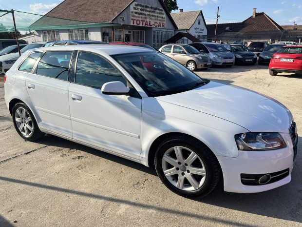 AUDI A3 2.0 TDI Ambiente DPF Szervizkönyves