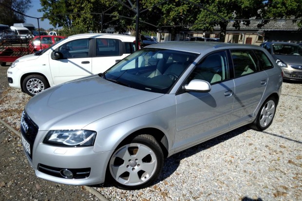 AUDI A3 2.0 TDI Ambition DPF Digitklma!Tempoma...