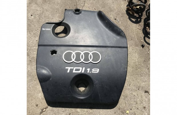 AUDI A3 8L *- motorburkolat