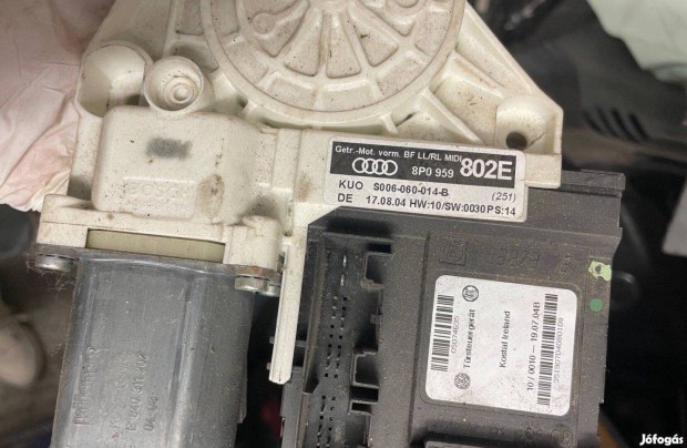 AUDI A3 8P 2003-2013 Bal hts ajt ablakemel motor s006 060 014