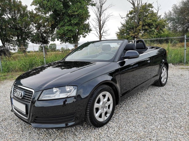 AUDI A3 Cabrio 1.6 Ambition Szervizkönyves.Digi...