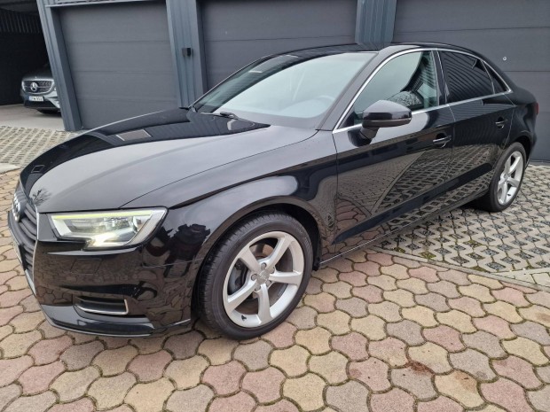 AUDI A3 Limousine 1.6 TDI Design F�lb�r.Navi.LE...