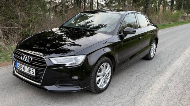 AUDI A3 Limousine 35 TDI Advanced �f�s �r! Navi...