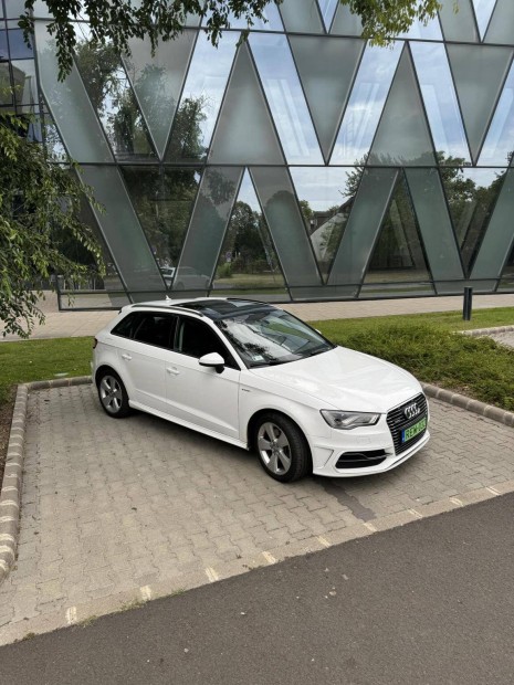 AUDI A3 Sportback 1.4 TFSI Ambition S-tronic e-...