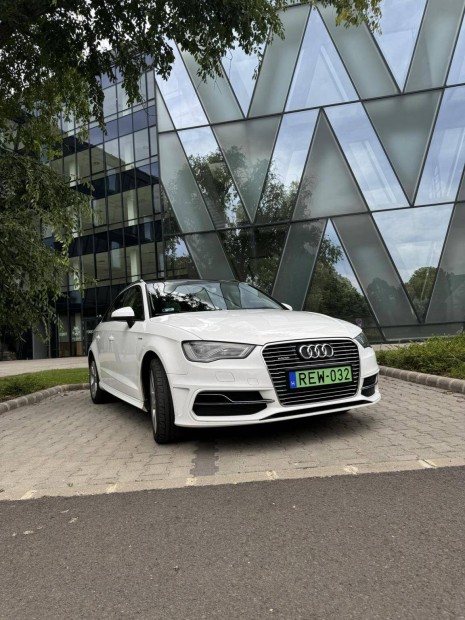 AUDI A3 Sportback 1.4 TFSI Ambition S-tronic e-...