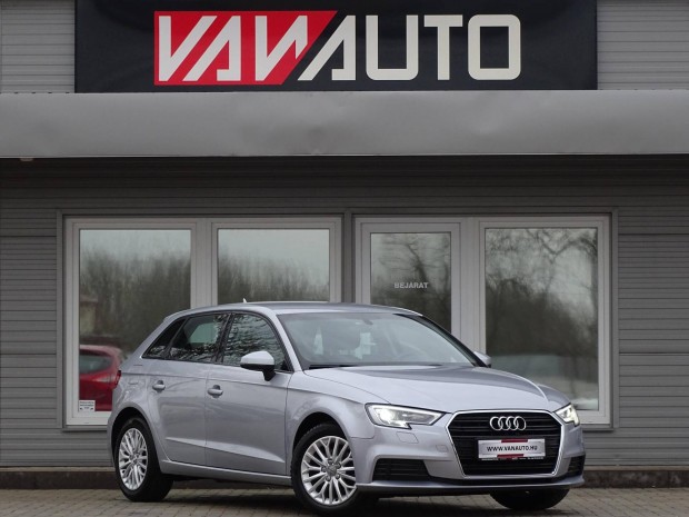 AUDI A3 Sportback 1.6 TDI Ambiente Digit-BI'Xen...