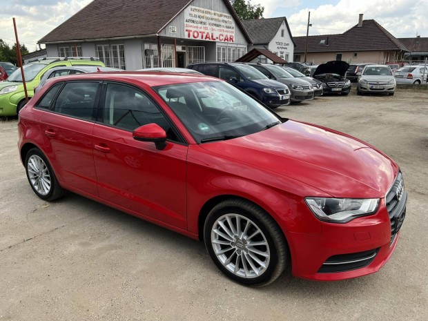 AUDI A3 Sportback 2.0 TDI Attraction Szervizkön...
