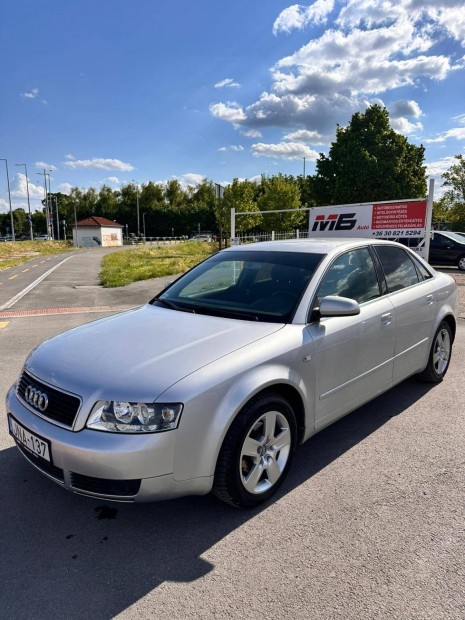 AUDI A4 1.6 1.6 benzin! szép állapot! szervízkö...