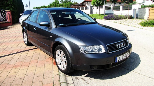 AUDI A4 1.6 Benzines. Friss vizsga..korrekt áll...