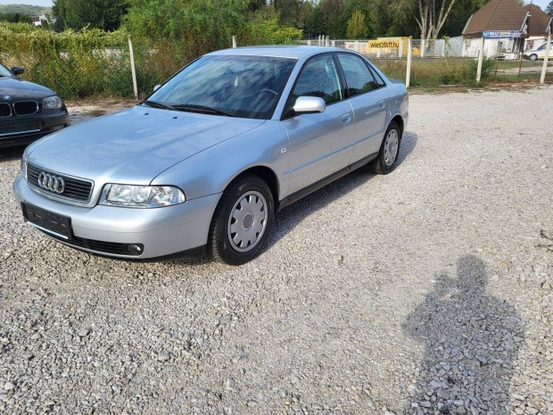 AUDI A4 1.6 Gyári Állapot.Rozsdamentes