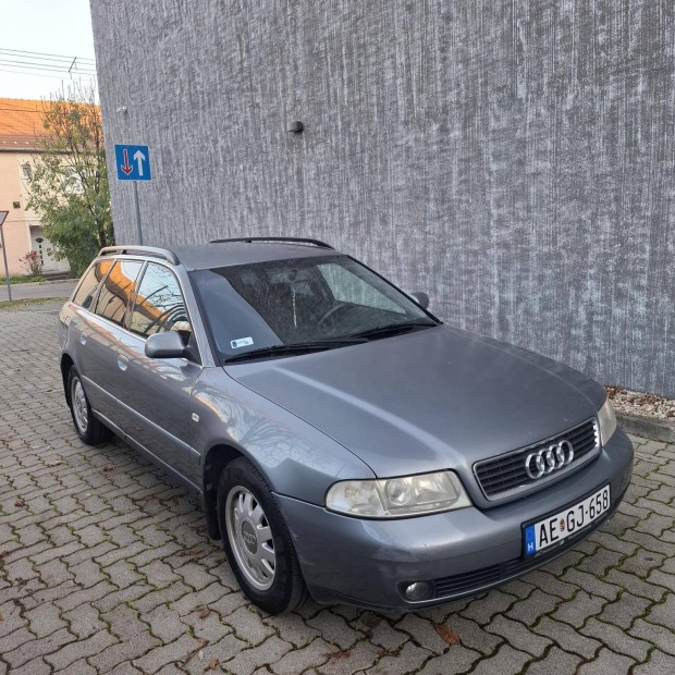 AUDI A4 1.6 Komfort