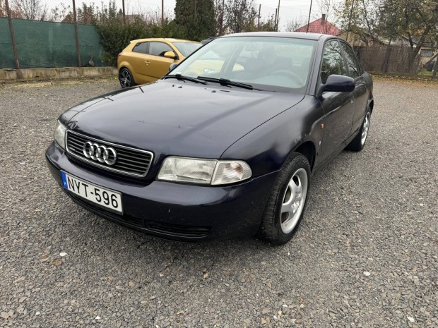 AUDI A4 1.6 Komfort