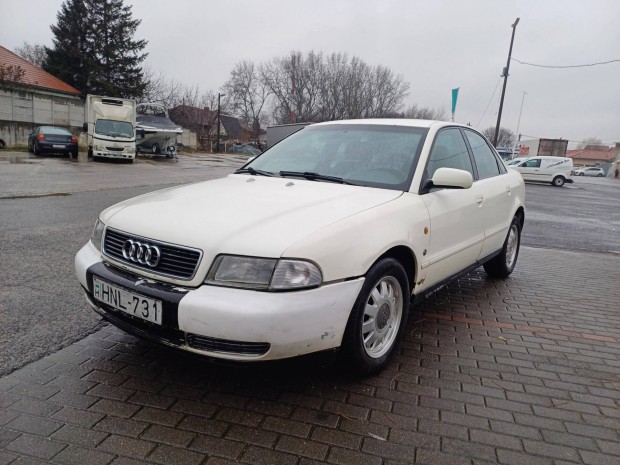 AUDI A4 1.6 Komfort Friss mszaki! Autbeszmits