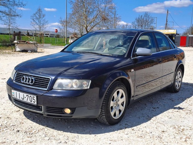 AUDI A4 1.6 Komfort Jó motor és műszaki állapot...